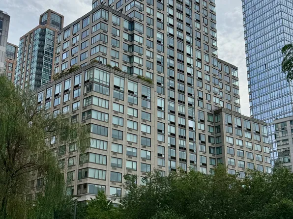 100 Riverside Boulevard image 13 of 22