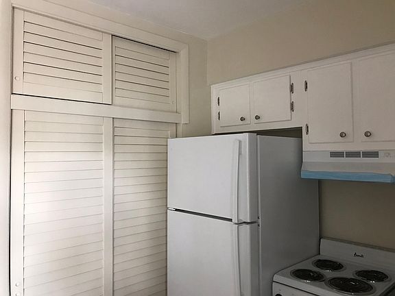 4th image of 901 SW 32nd Ct #0
