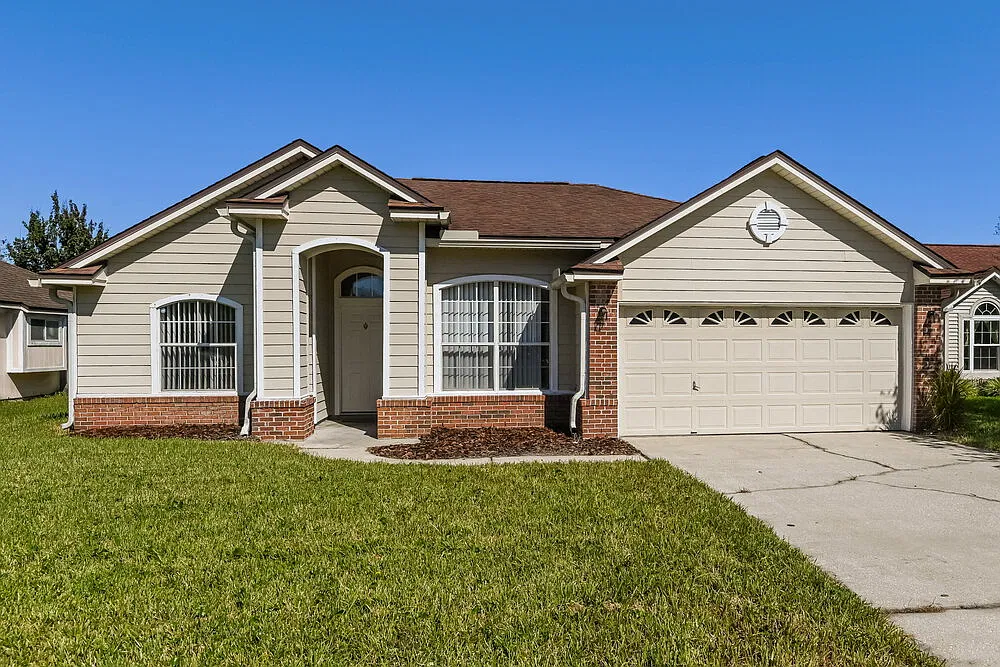 3 bed, 2.0 bath, 1226 sqft, $2,570 — Photo 1