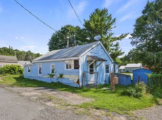 16 Holmes Rd, Hinsdale, MA 01235