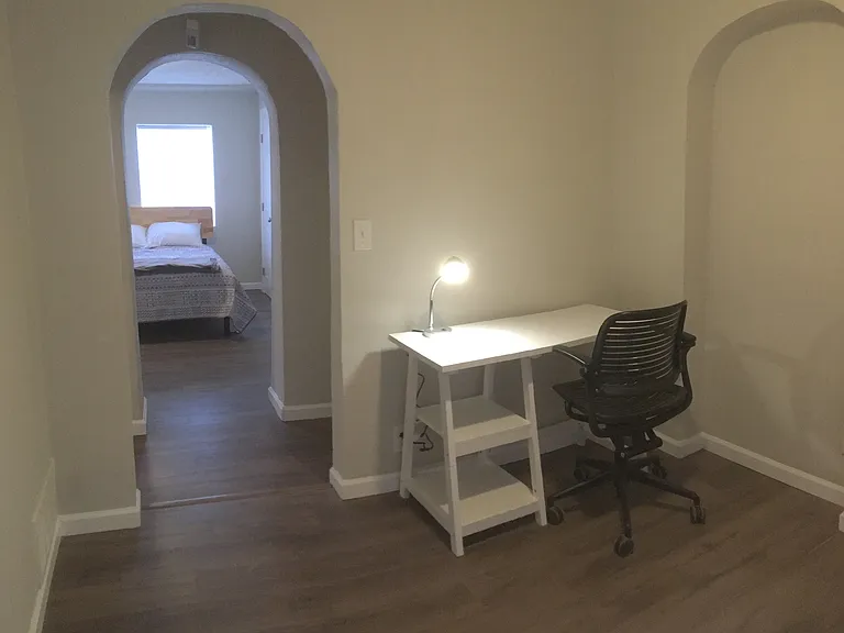 814 Edith Blvd NE #1 — Photo 5