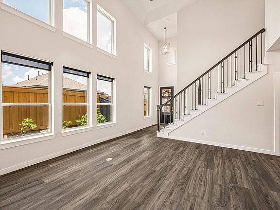 3rd image of 7933 Spring Run Dr