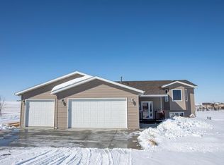 7520 Siltstone Dr, Bismarck, ND 58503