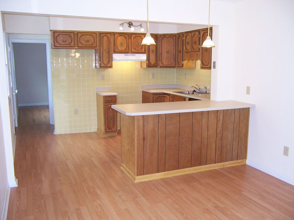 2nd image of 1635 Humphrey Ave