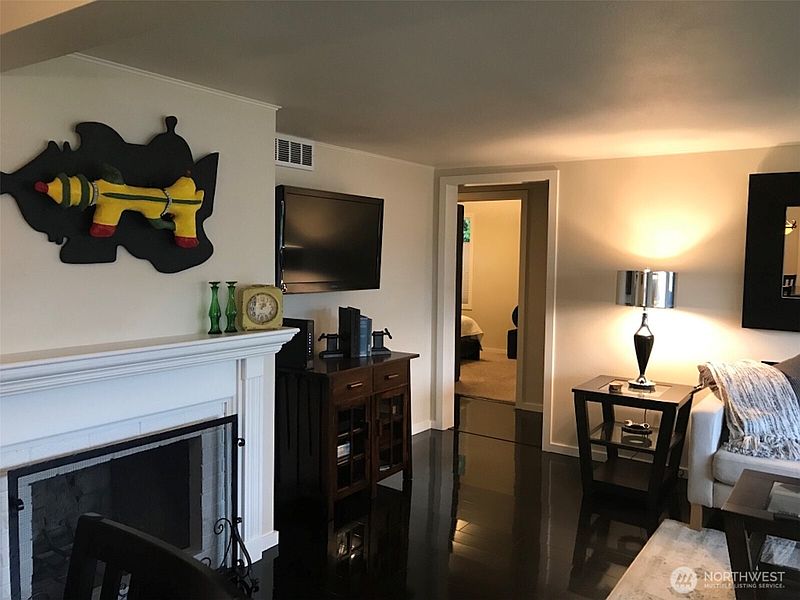 4th image of 14637 8th Avenue SW