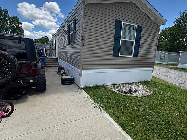 563 Shady Brook Hts, Greenwood, IN 46142