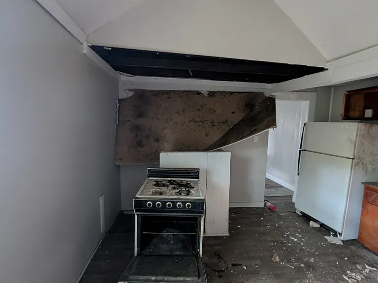 2710 W Antoinette St — Photo 6
