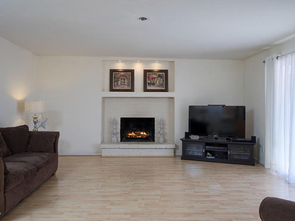1st image of 7322 E Victoria Dr