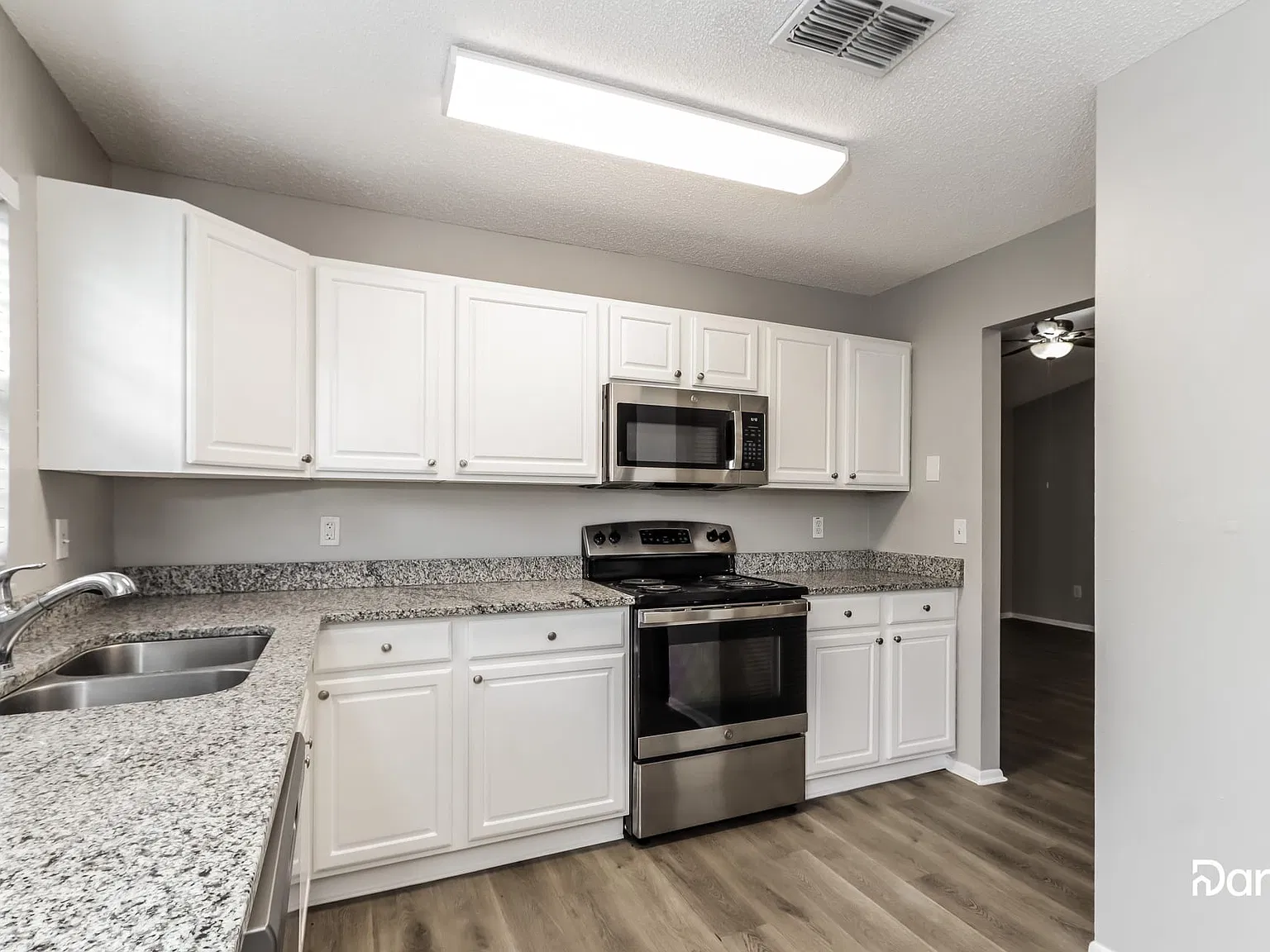 3 bed, 2.0 bath, 1410 sqft, $2,295 — Photo 3