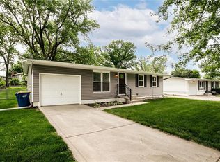 1305 Park Ln, Liberty, MO 64068