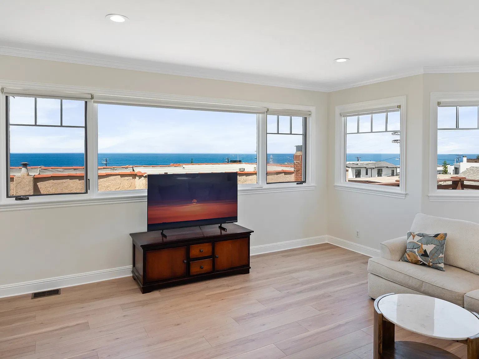 5 bed, 3228 sqft, $21,500 — Photo 4