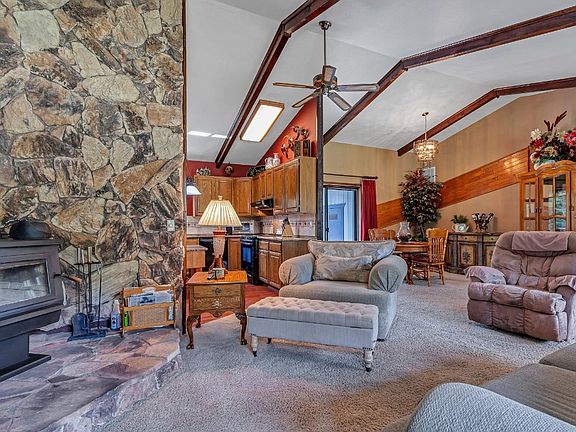 5th image of 824 Quail Ct