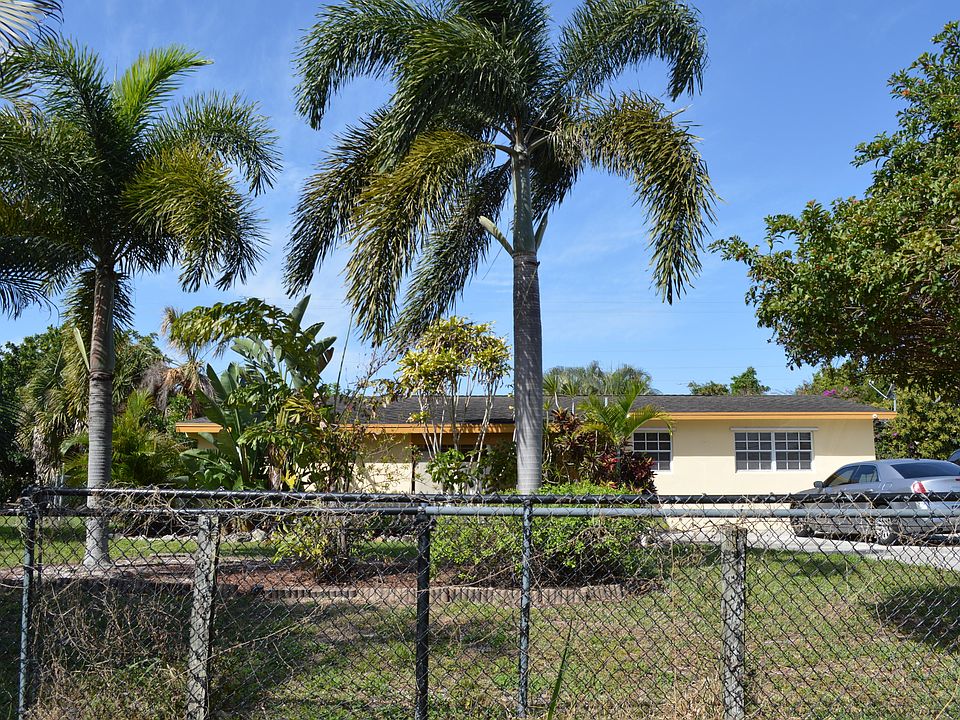 2nd image of 919 Sarazen Dr