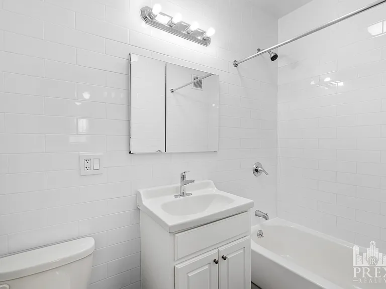 335 E 81st St #1D — Photo 4