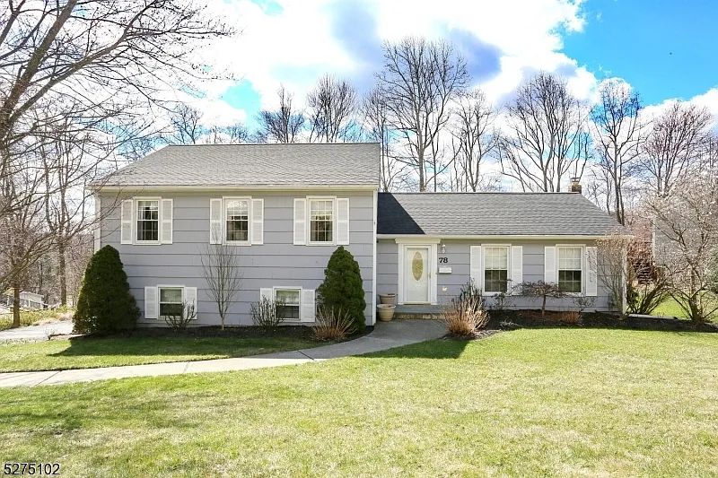 78 Crestwood Rd photo 1