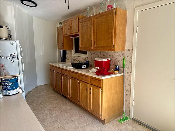 3rd image of 229 W 16th St