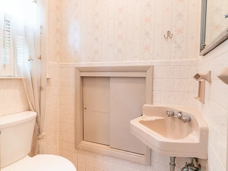 guest bathroom #3