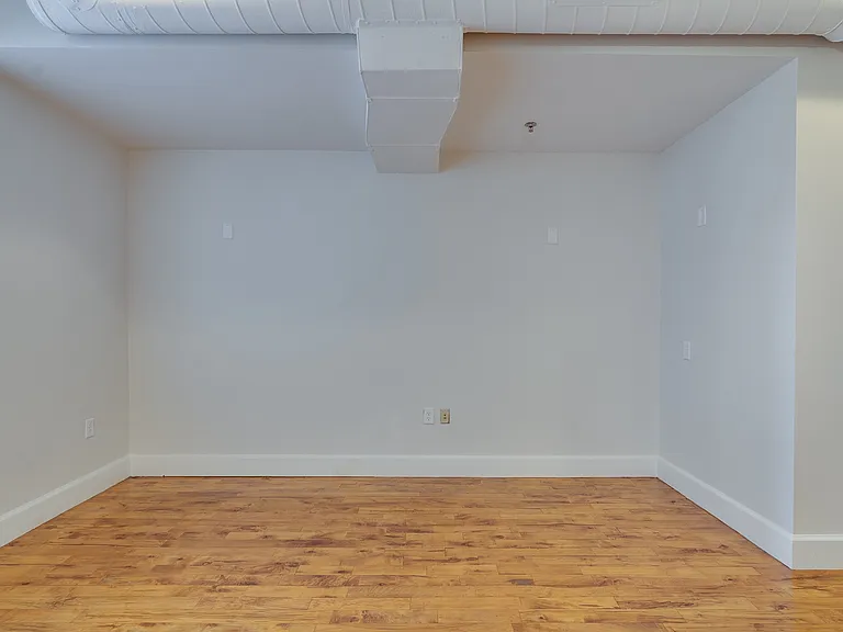 123 S Court Ave — Photo 13