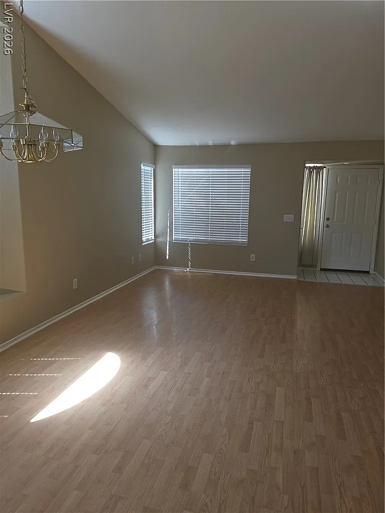 3 bed, 2.0 bath, 1548 sqft, $2,050 — Photo 4