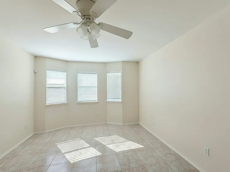 1804 Oasis Dr #303 — Photo 5