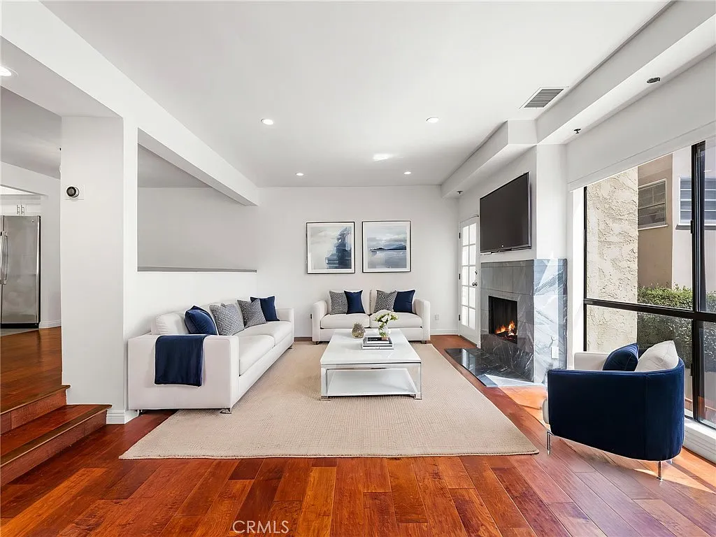 2 bed, 2.5 bath, 1959 sqft, $4,750 — Photo 1
