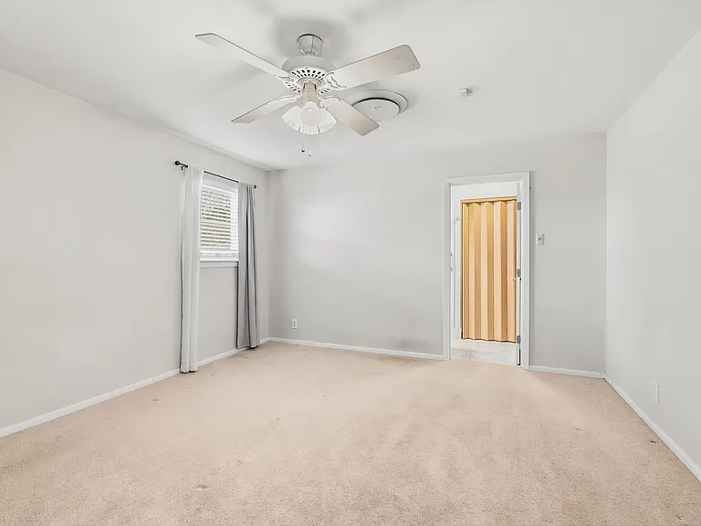 1127 Mount Rainier Dr — Photo 14