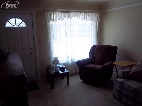5th image of 25070 Stanford St