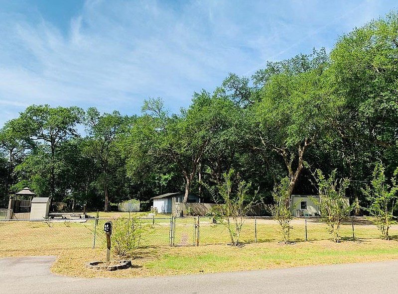1st image of 114 Oak Dr