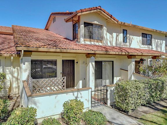 2nd image of 412 Colony Cove Dr