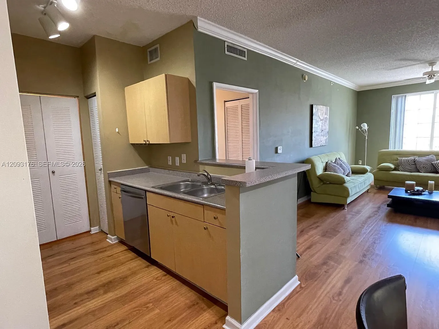 Regent Park Condo — Photo 2