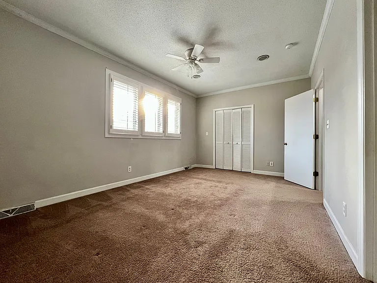 207 Forest View Ct — Photo 17