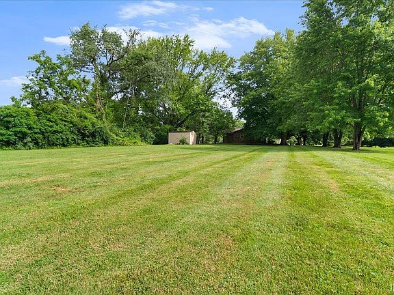 2nd image of 201 S Broadview Circle Dr