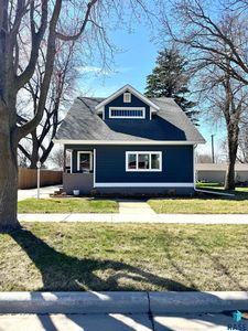 803 E 4th St, Dell Rapids, SD, 57022