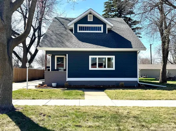 803 E 4th St, Dell Rapids, SD 57022