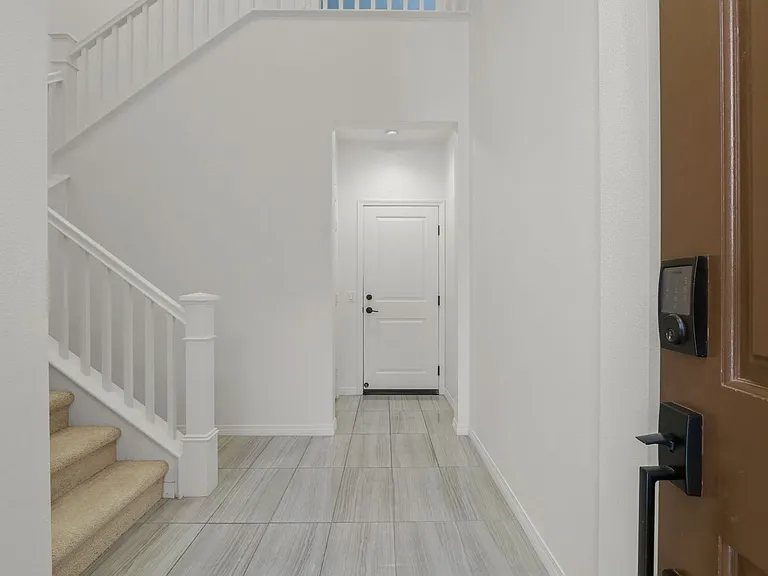 82 Parkwood — Photo 4