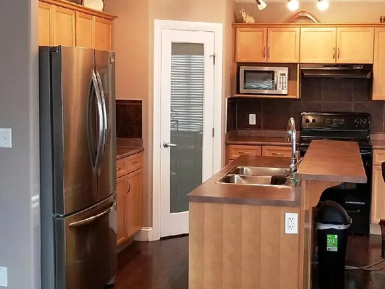 8512 Sloane Cres NW — Photo 3