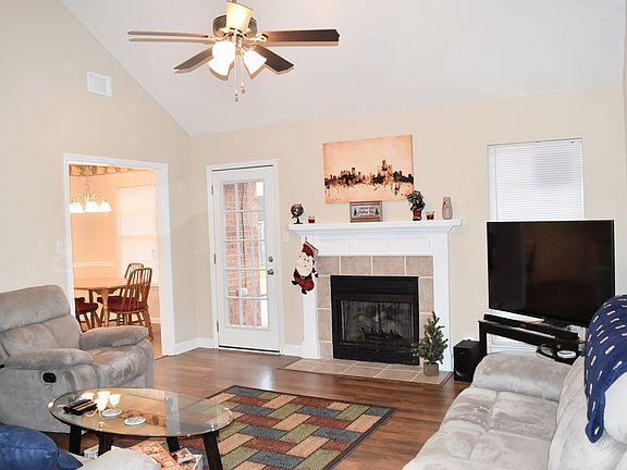 4th image of 3816 Oxford Dr