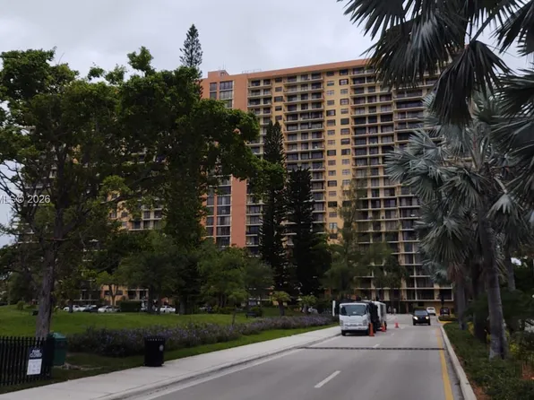290 174th St APT 1507, Sunny Isles Beach, FL 33160