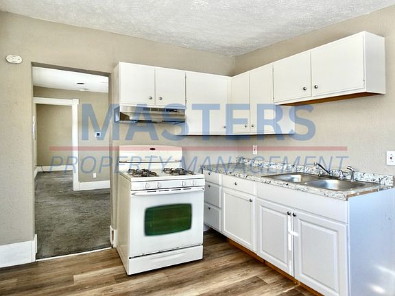 2nd image of 420 Barker St #D