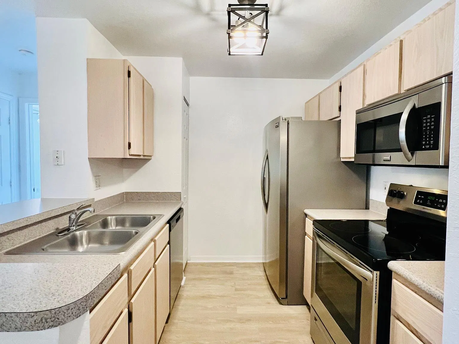 8821 Manor Loop — Photo 3