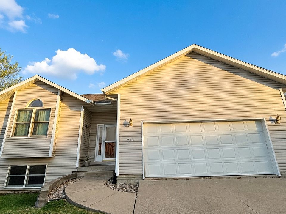 1st image of 913 Ashford Dr NE