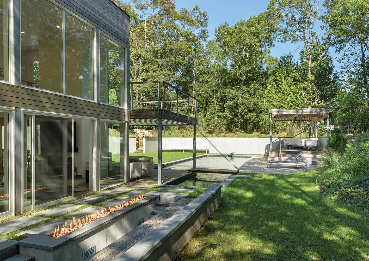 Luxury Modern, Gated Private Getaway: East Hampton — Photo 3