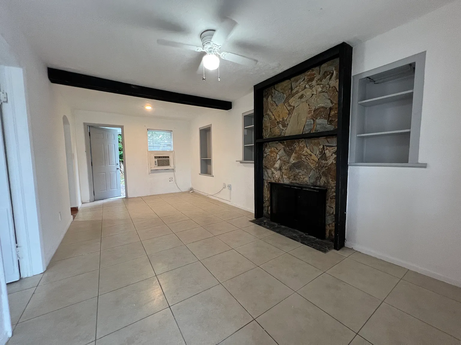 1 bed, 700 sqft, $1,550 — Photo 2