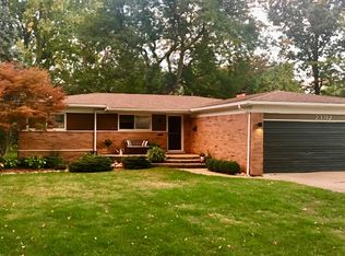 23312 Westbury St, Saint Clair Shores, MI 48080