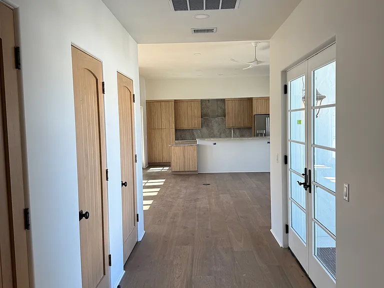 301 W Comstock Ave #1A — Photo 6