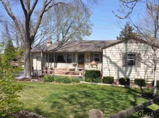 7604 Sunset Dr, Ralston, NE 68127