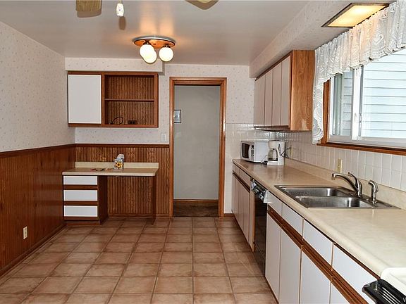 2nd image of 195 Burnside Dr