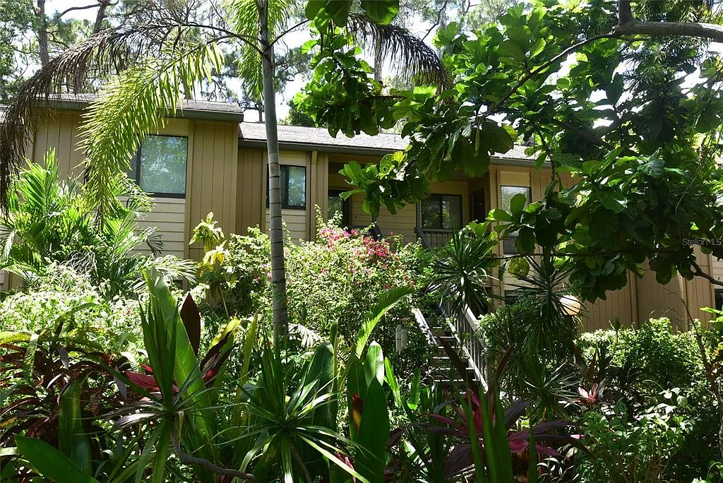 2 bed, 2.0 bath, 1330 sqft, $2,200 — Photo 1