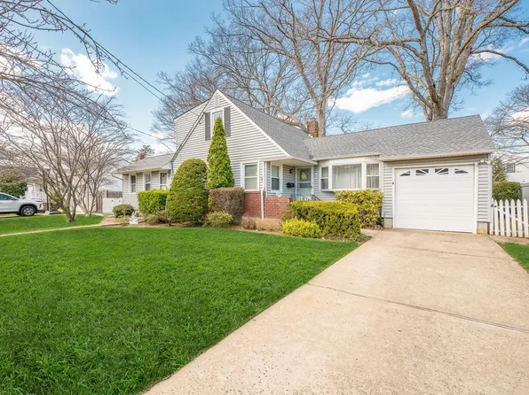 97 Rhode Island Avenue, Massapequa, NY 11758