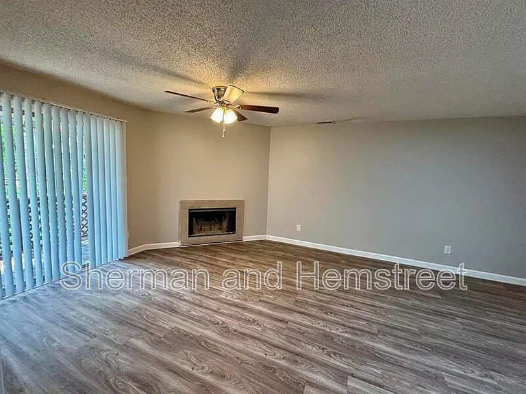 212 Commons Dr #212 — Photo 4